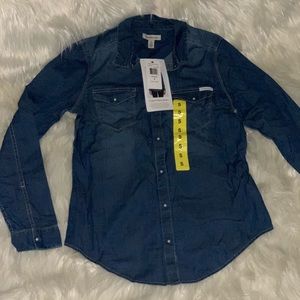 💖MAKE OFFERS!💖 Calvin Klein Denim Button Up